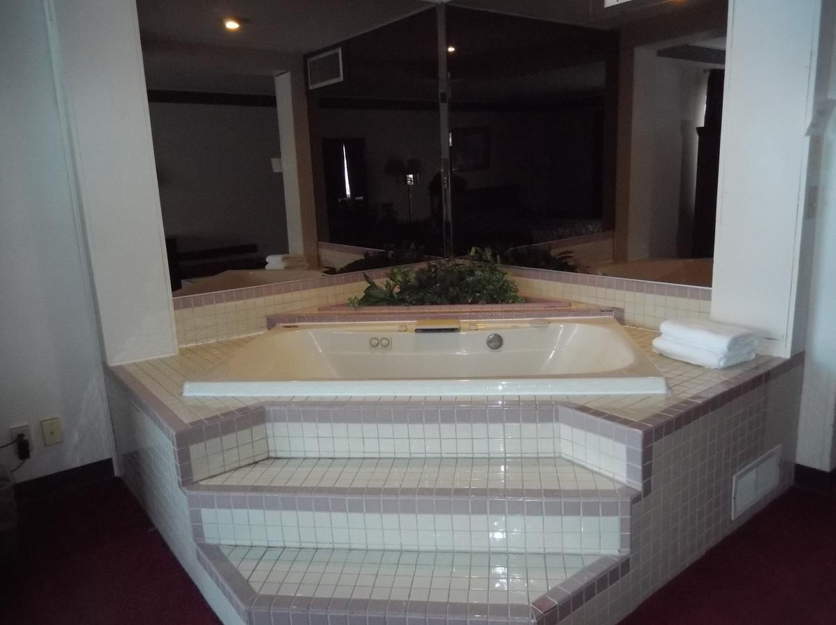 Cadillac Sands Resort Экстерьер фото