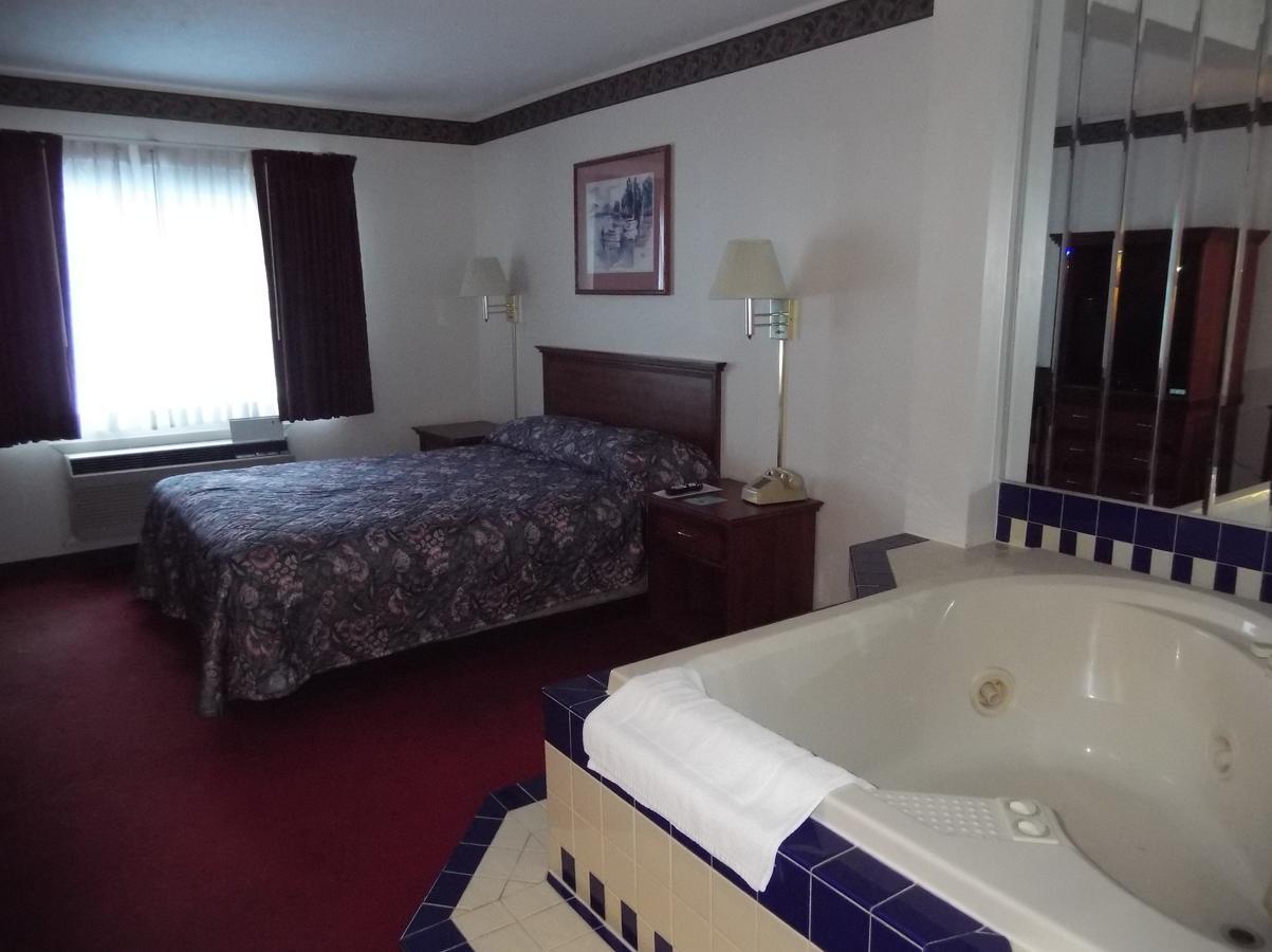 Cadillac Sands Resort Экстерьер фото